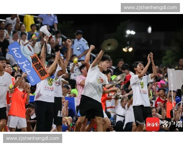 昨晚精彩对决回顾：顶级足球赛事惊现逆转，球迷狂欢全场